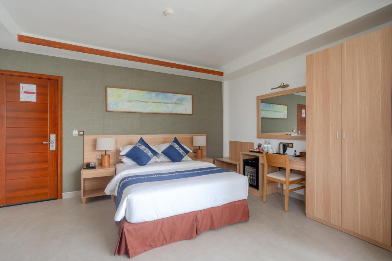 Hotel Ayala Oceanview Maldives Gulhi Exterior foto